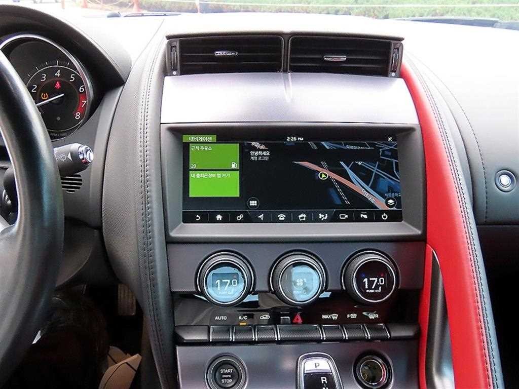 재규어 F-TYPE P300 쿠페 이미지 12