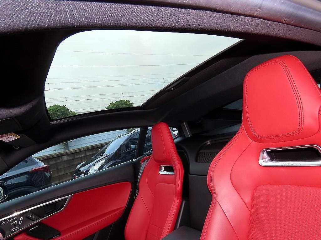 재규어 F-TYPE P300 쿠페 이미지 16