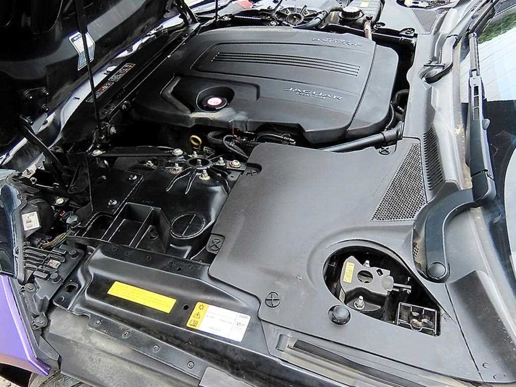 재규어 F-TYPE P300 쿠페 이미지 18