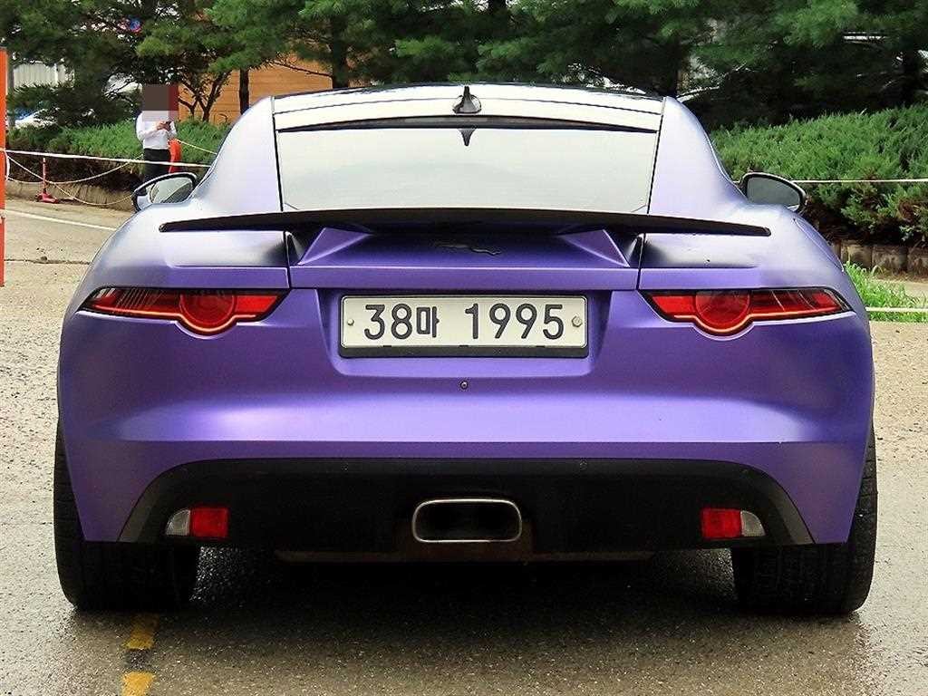 재규어 F-TYPE P300 쿠페 이미지 4