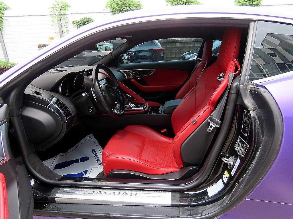 재규어 F-TYPE P300 쿠페 이미지 5