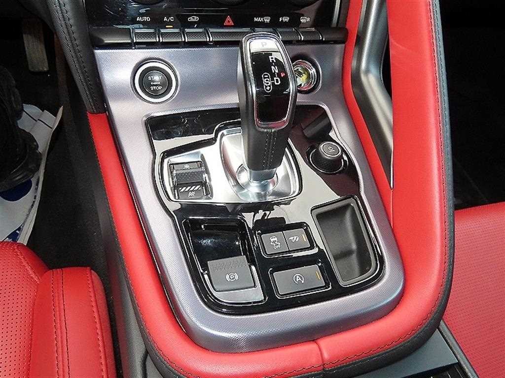 재규어 F-TYPE P300 쿠페 이미지 9