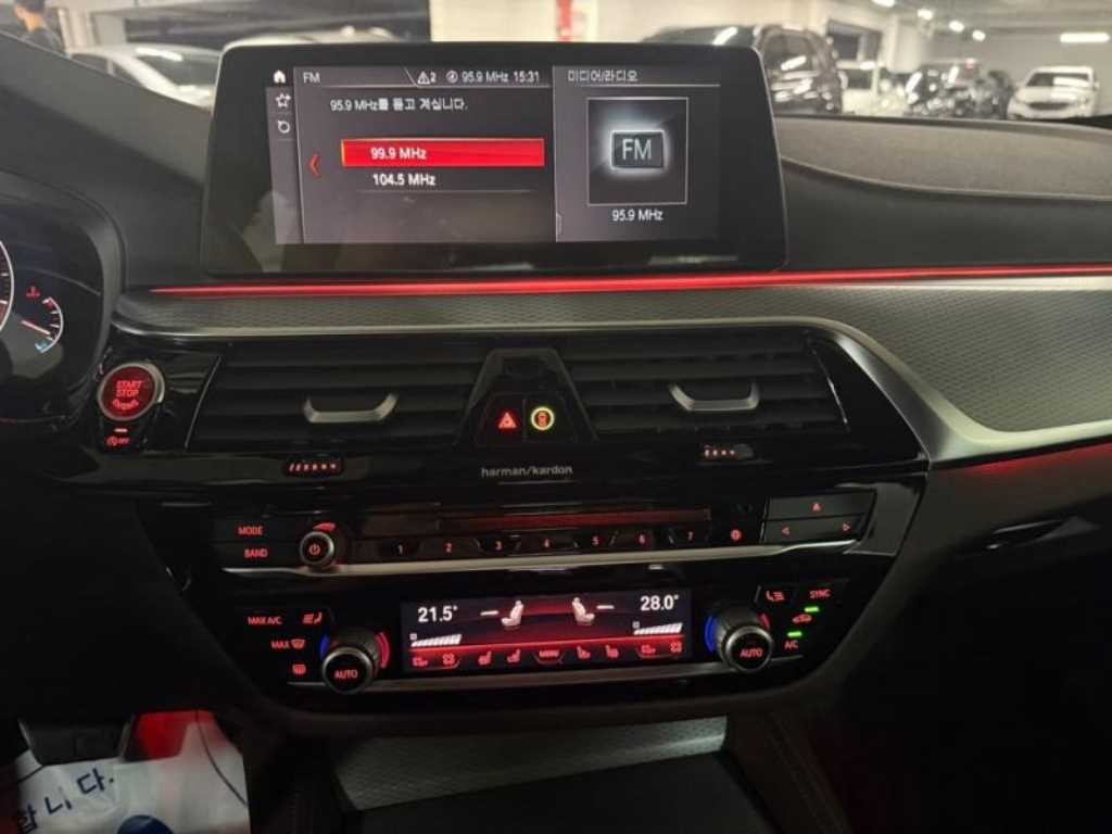 BMW 5시리즈 5시리즈 (G30) 520d M 스포츠 플러스 이미지 10