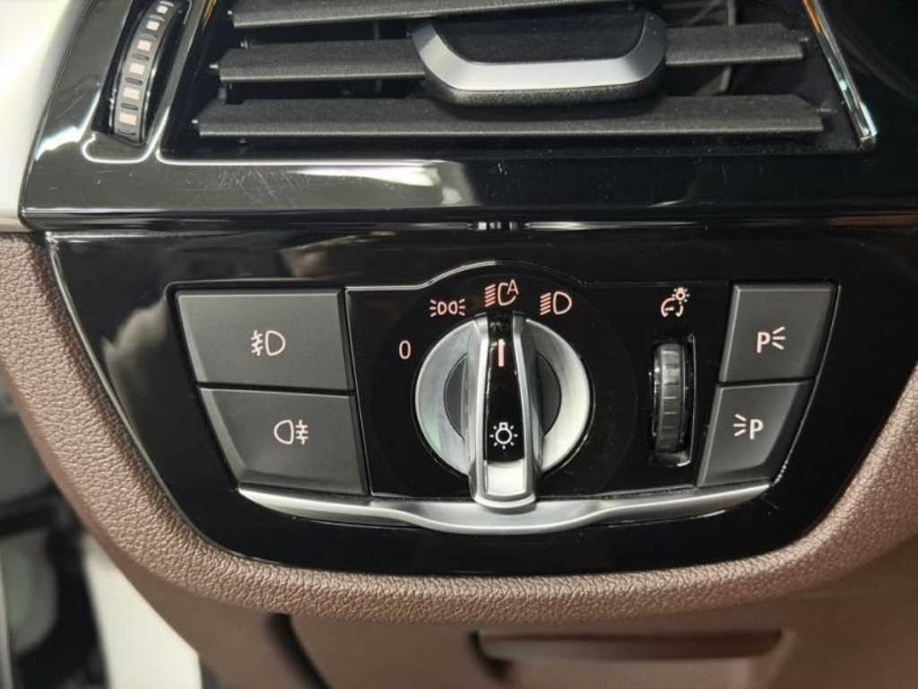 BMW 5시리즈 5시리즈 (G30) 520d M 스포츠 플러스 이미지 15