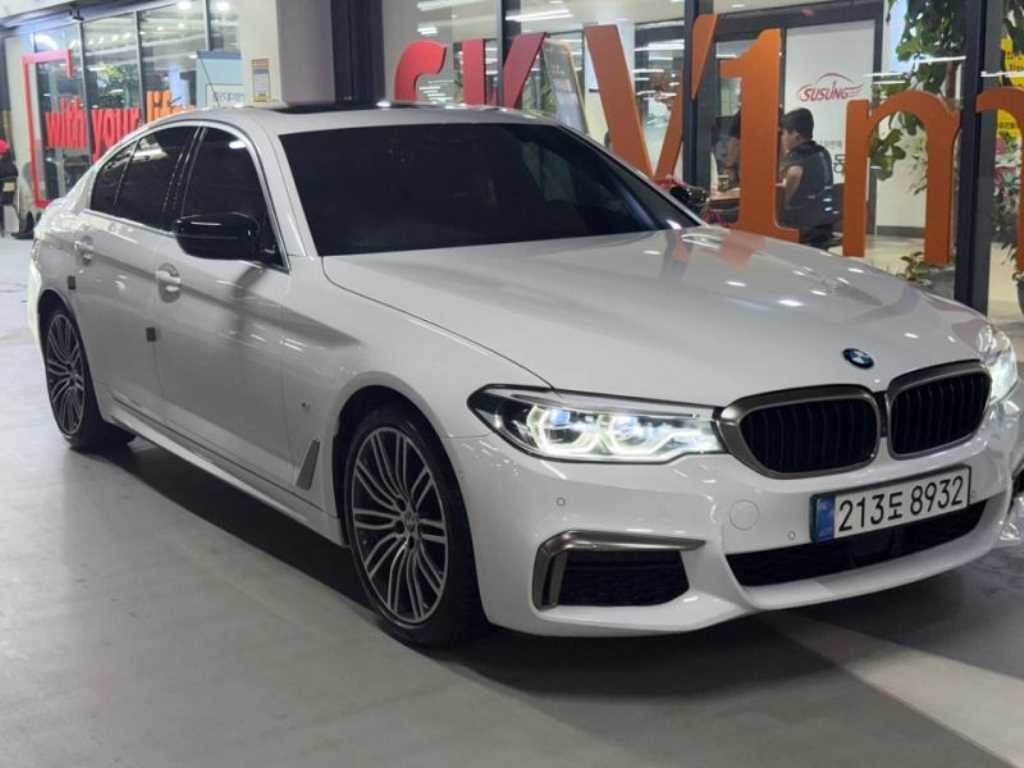 BMW 5시리즈 5시리즈 (G30) 520d M 스포츠 플러스 이미지 2