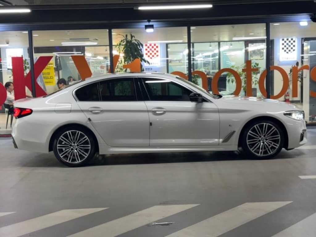 BMW 5시리즈 5시리즈 (G30) 520d M 스포츠 플러스 이미지 3