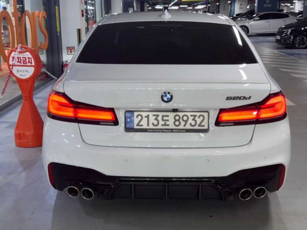 BMW 5시리즈 5시리즈 (G30) 520d M 스포츠 플러스 이미지 5