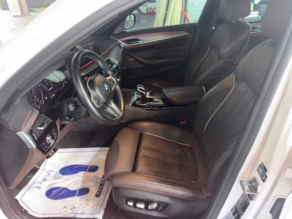 BMW 5시리즈 5시리즈 (G30) 520d M 스포츠 플러스 이미지 6