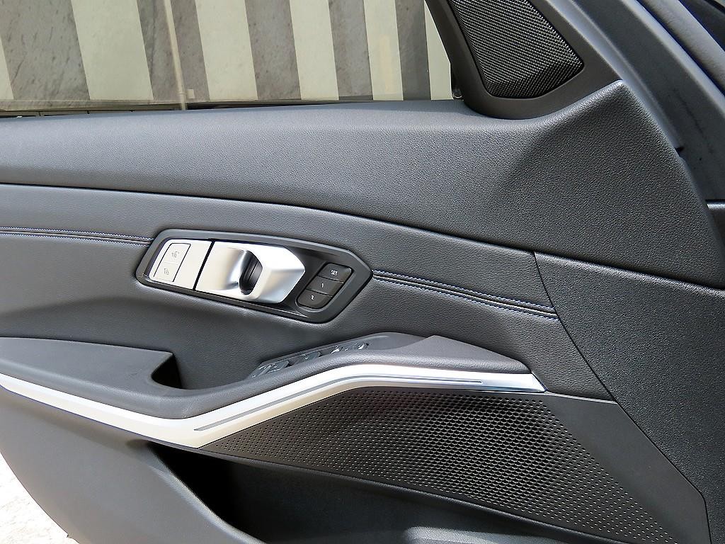 BMW 3시리즈 3시리즈 (G20) 320i M 스포츠 이미지 12