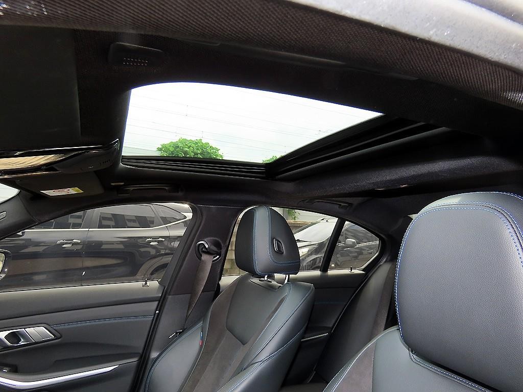 BMW 3시리즈 3시리즈 (G20) 320i M 스포츠 이미지 17