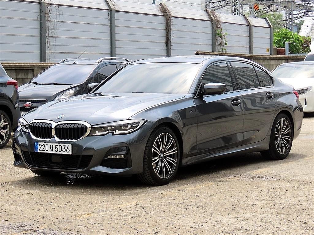 BMW 3시리즈 3시리즈 (G20) 320i M 스포츠 이미지 2