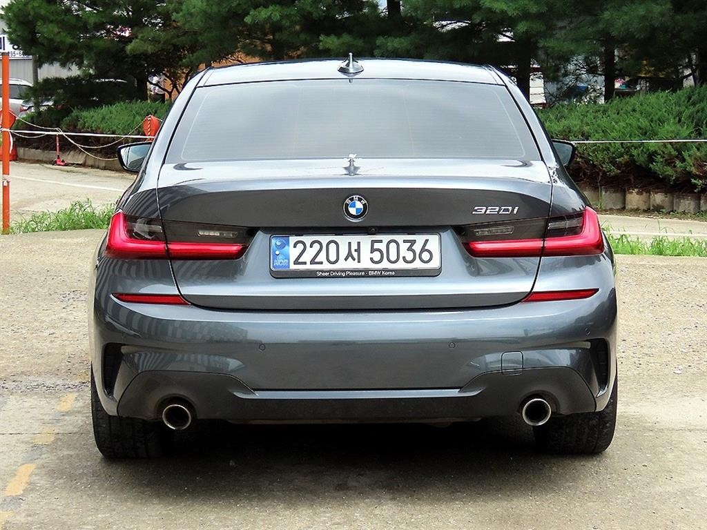 BMW 3시리즈 3시리즈 (G20) 320i M 스포츠 이미지 4