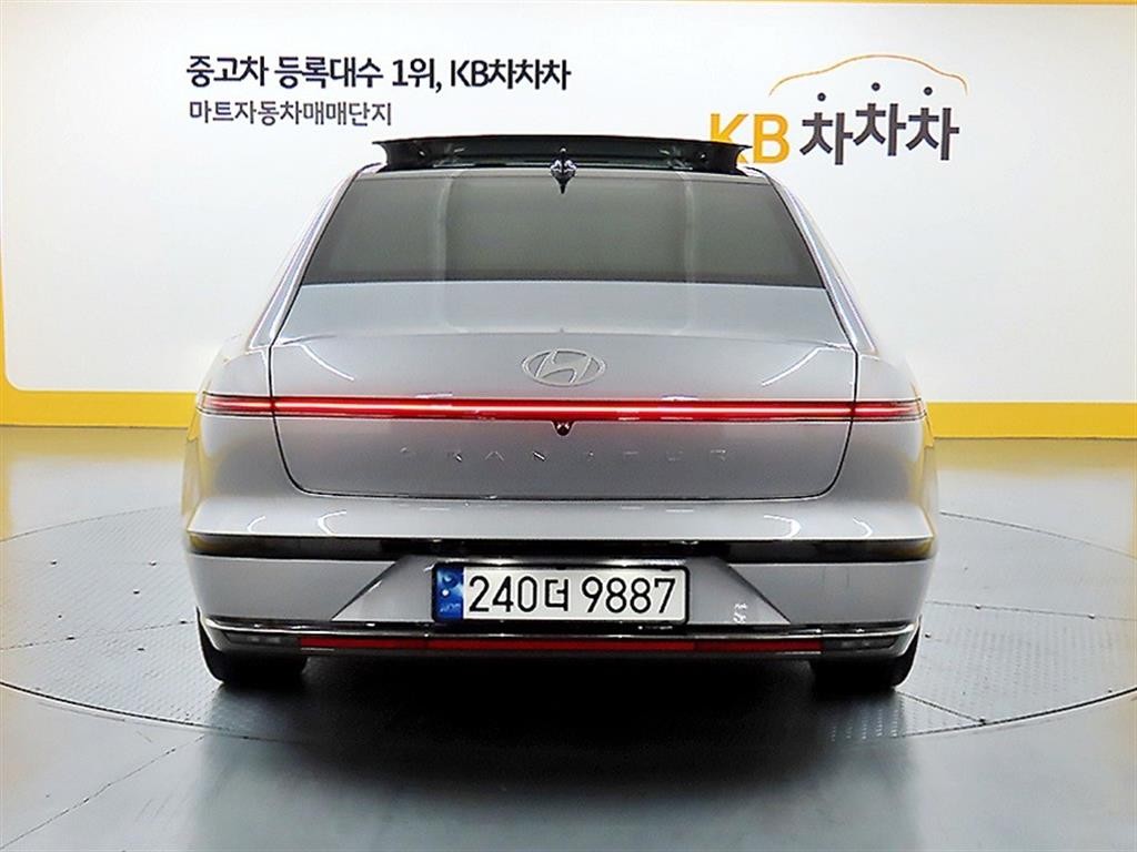 현대 그랜저 그랜저 (GN7) 가솔린 2.5 2WD 캘리그래피 이미지 3