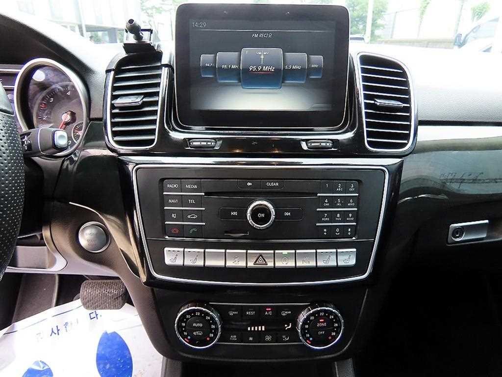 벤츠 GLE 클래스 GLE 클래스 W166 GLE 350 d 4MATIC 이미지 12