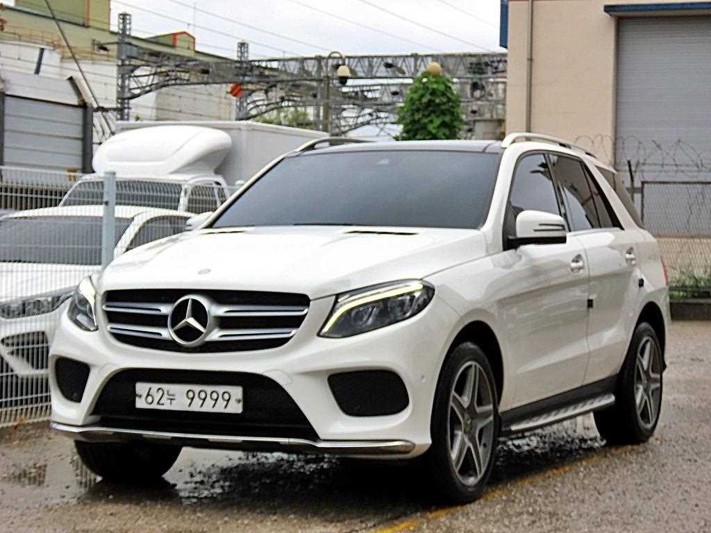 벤츠 GLE 클래스 GLE 클래스 W166 GLE 350 d 4MATIC 이미지 2