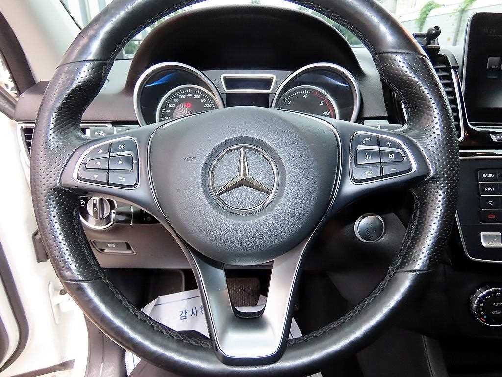 벤츠 GLE 클래스 GLE 클래스 W166 GLE 350 d 4MATIC 이미지 8