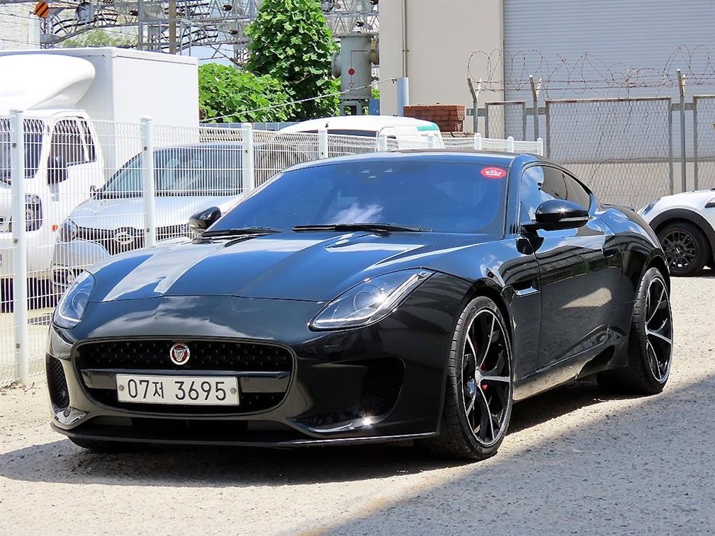 재규어 F-TYPE P300 쿠페 이미지 2