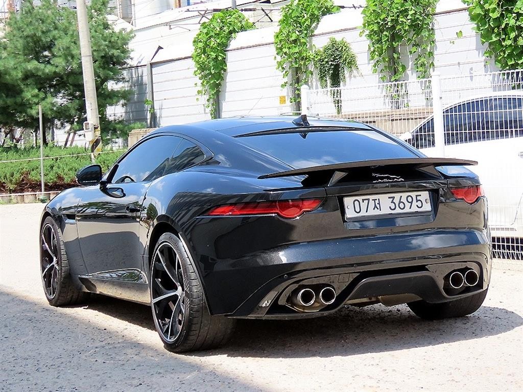 재규어 F-TYPE P300 쿠페 이미지 3