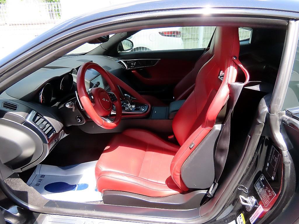 재규어 F-TYPE P300 쿠페 이미지 5