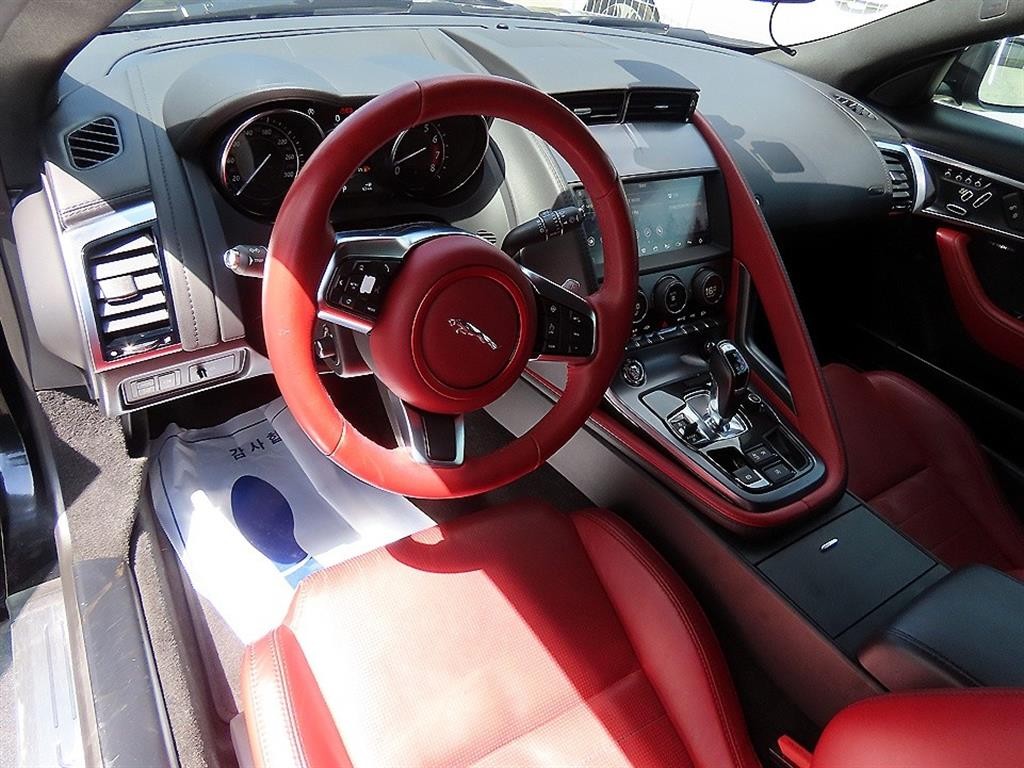 재규어 F-TYPE P300 쿠페 이미지 6