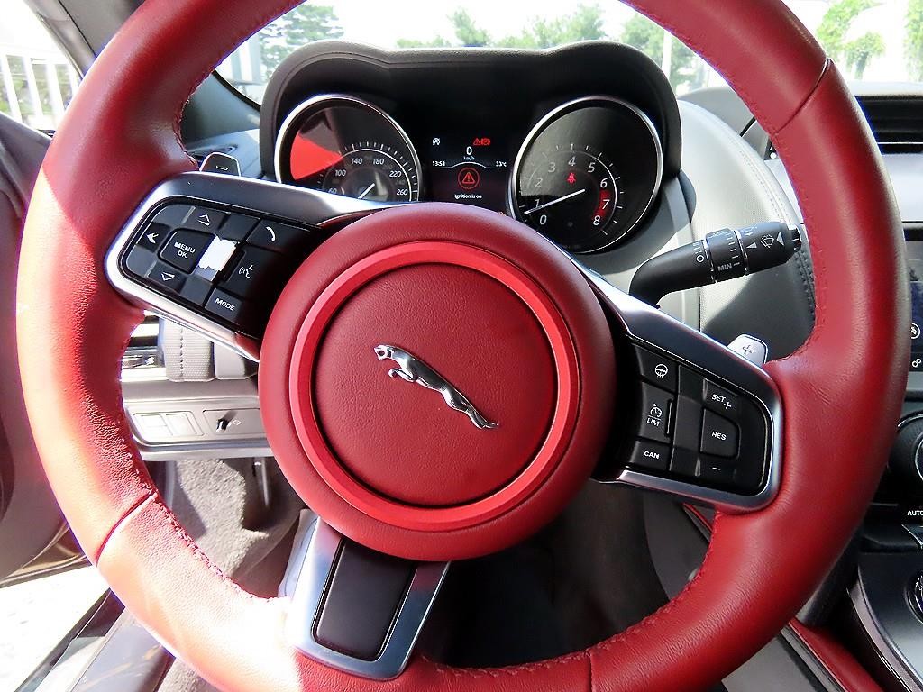 재규어 F-TYPE P300 쿠페 이미지 7