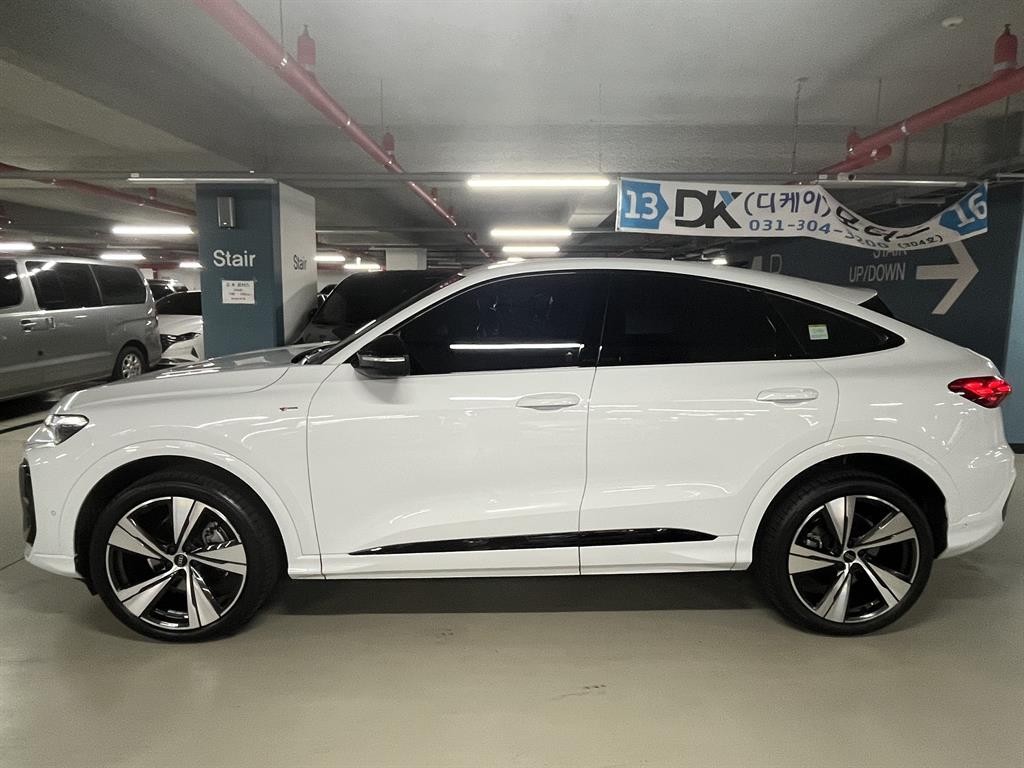 아우디 Q5 Q5 (80A) 스포트백 40 TFSI 콰트로 S-라인 이미지 3