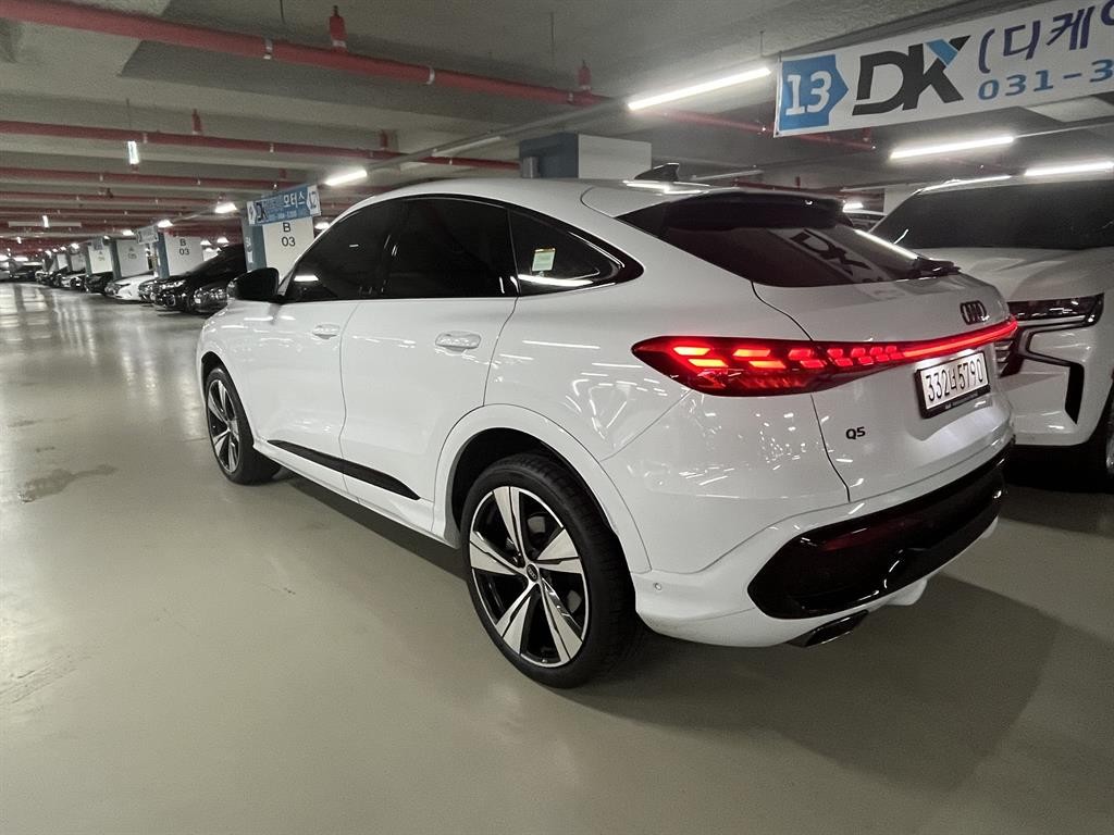 아우디 Q5 Q5 (80A) 스포트백 40 TFSI 콰트로 S-라인 이미지 4
