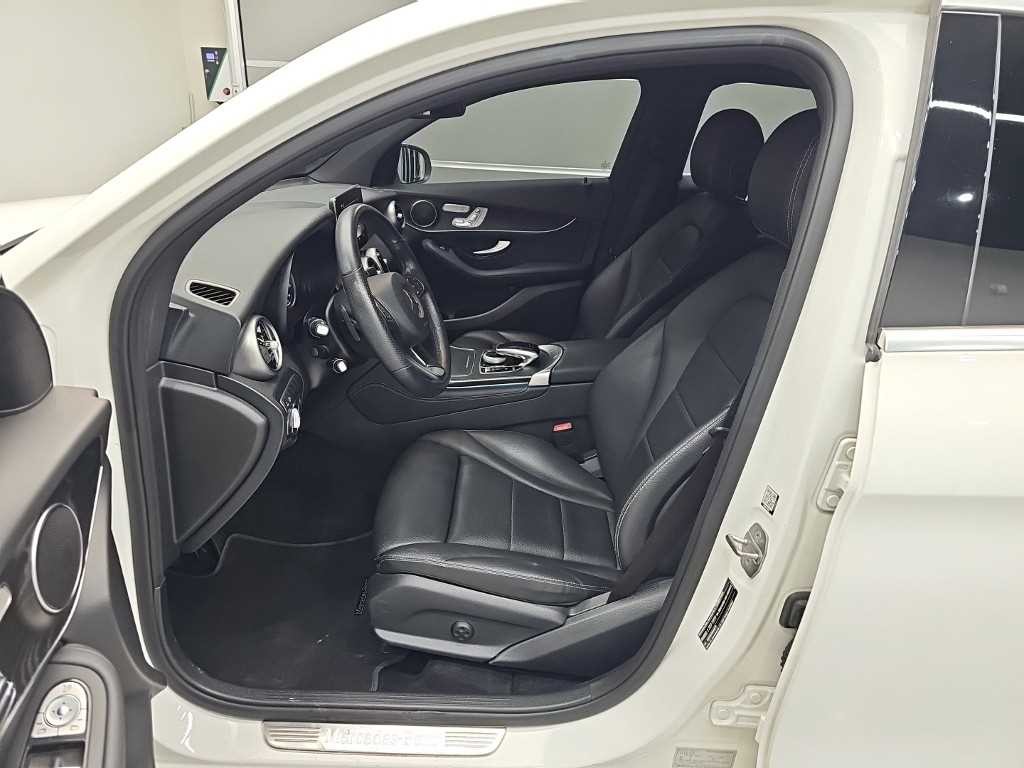벤츠 GLC 클래스 GLC클래스 X253 GLC 300 4MATIC 쿠페 이미지 11