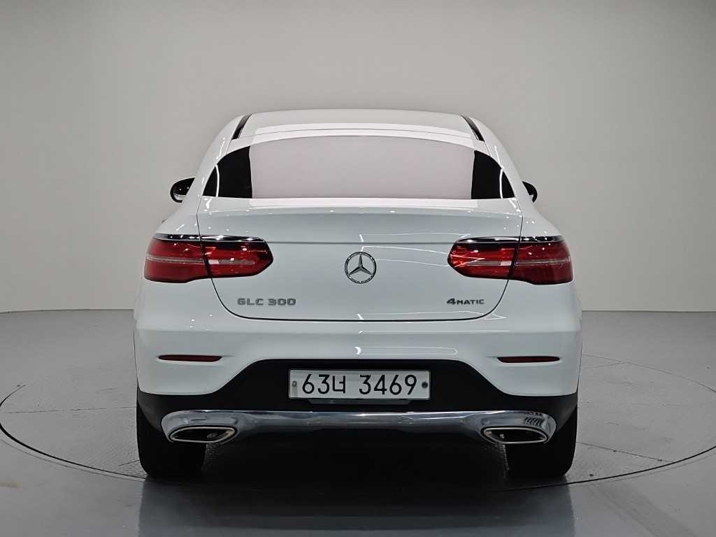 벤츠 GLC 클래스 GLC클래스 X253 GLC 300 4MATIC 쿠페 이미지 3