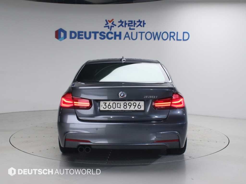 BMW 3시리즈 3시리즈 (F30) 330i M 스포츠 쉐도우 이미지 4