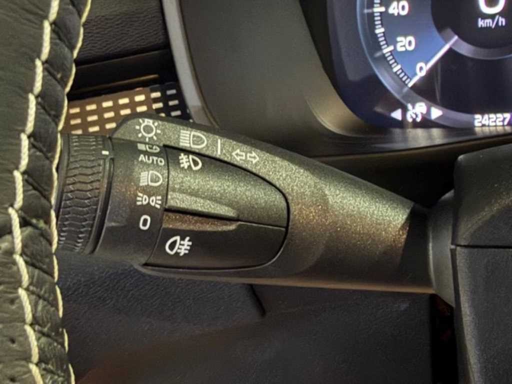 볼보 XC40 B4 AWD R-디자인 이미지 15