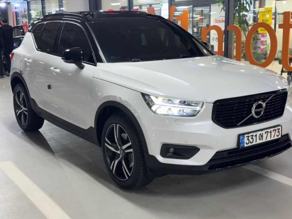 볼보 XC40 B4 AWD R-디자인 이미지 2