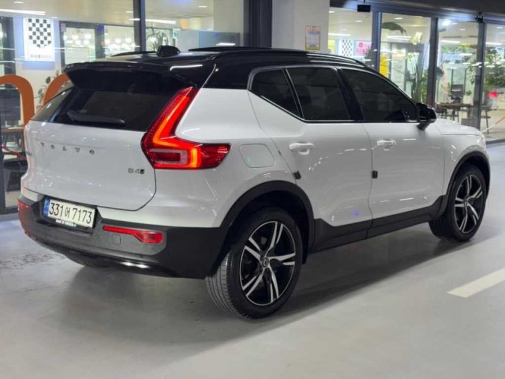 볼보 XC40 B4 AWD R-디자인 이미지 4