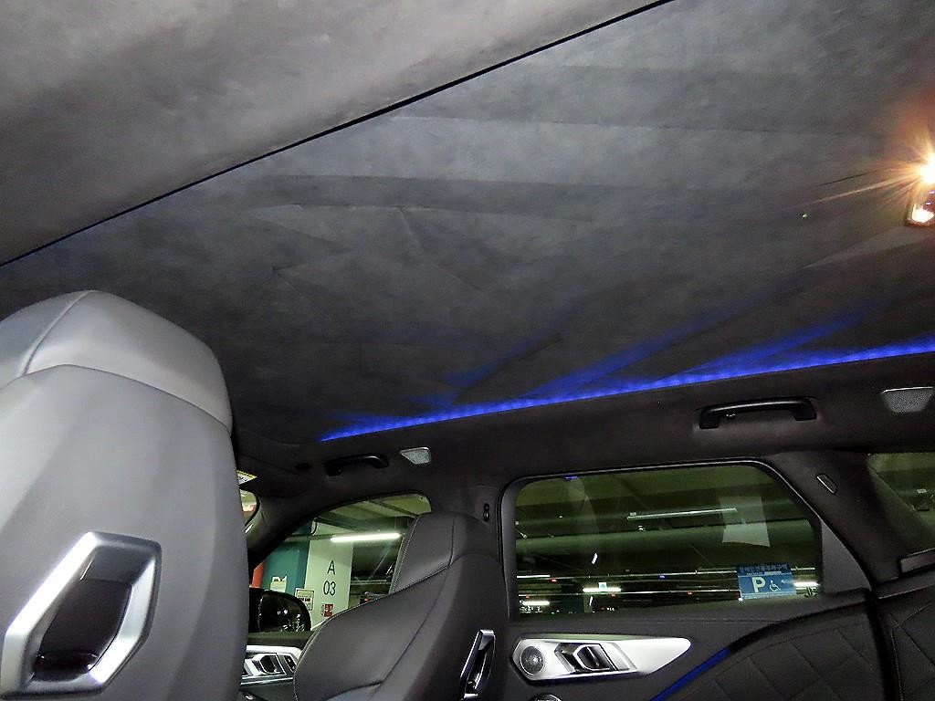 BMW XM XM (G09) 4.4 V8 PHEV 하이글로스 쉐도우 라인 이미지 15