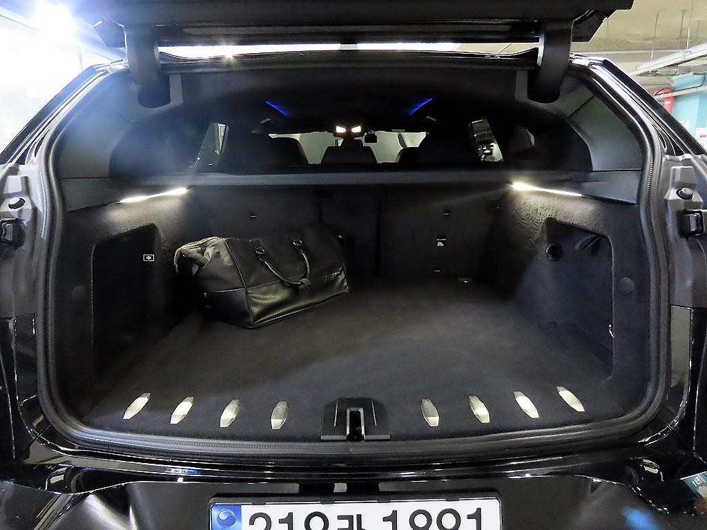 BMW XM XM (G09) 4.4 V8 PHEV 하이글로스 쉐도우 라인 이미지 16