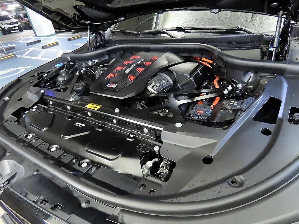 BMW XM XM (G09) 4.4 V8 PHEV 하이글로스 쉐도우 라인 이미지 19