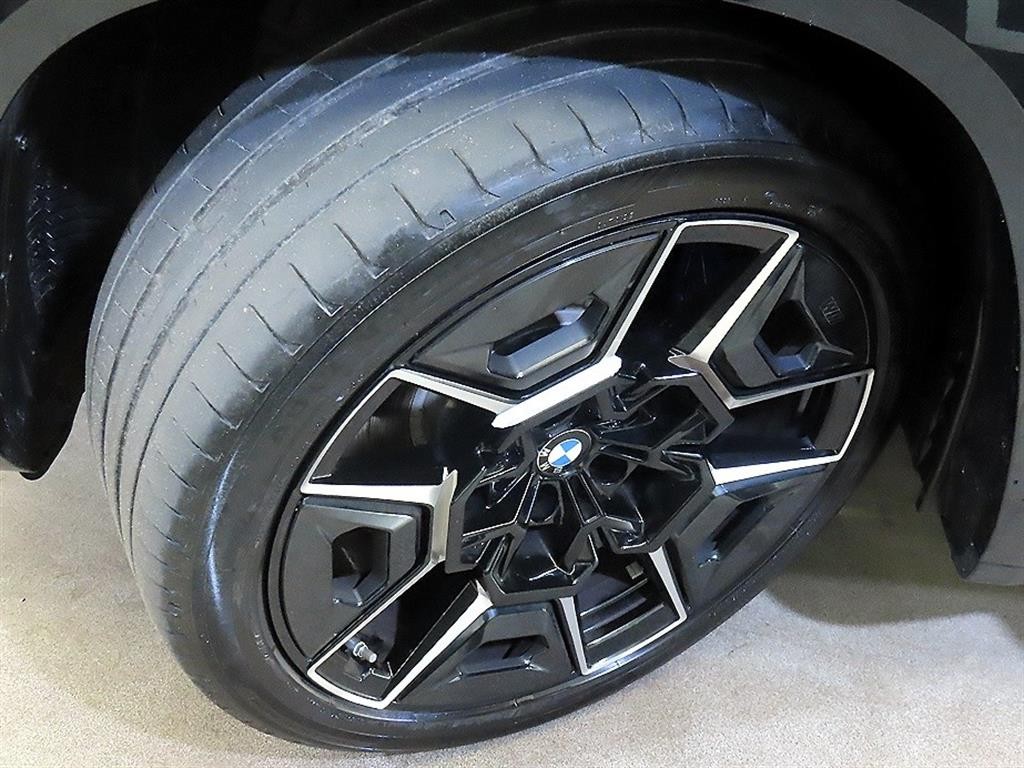 BMW XM XM (G09) 4.4 V8 PHEV 하이글로스 쉐도우 라인 이미지 20
