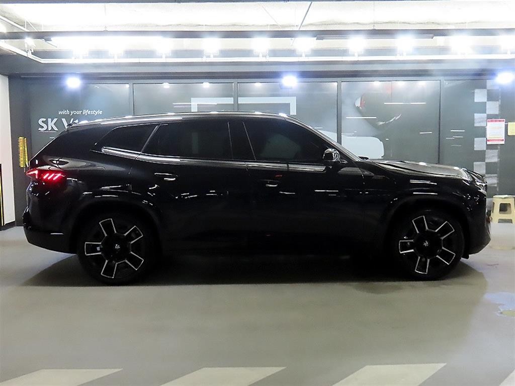 BMW XM XM (G09) 4.4 V8 PHEV 하이글로스 쉐도우 라인 이미지 3