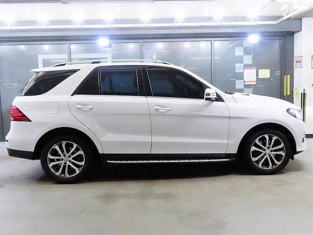 벤츠 GLE 클래스 GLE 클래스 W166 GLE 250 d 4MATIC 이미지 3