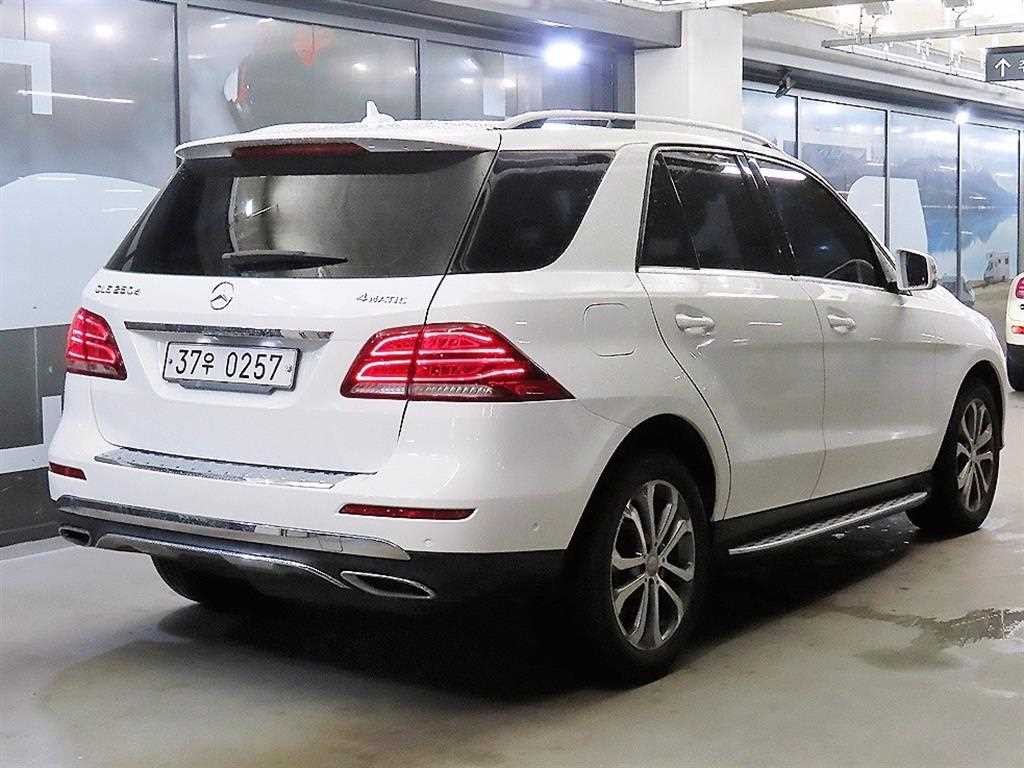 벤츠 GLE 클래스 GLE 클래스 W166 GLE 250 d 4MATIC 이미지 4