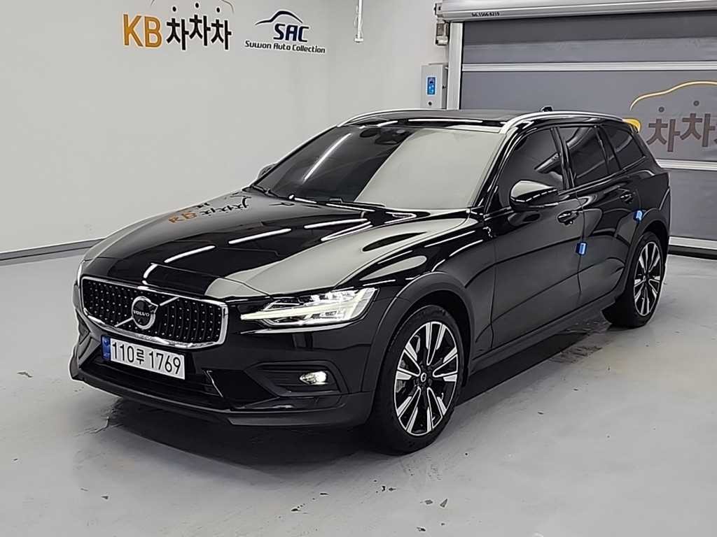 볼보 V60 V60 크로스 컨트리 2세대 2.0 B5 얼티메이트 AWD 이미지 1