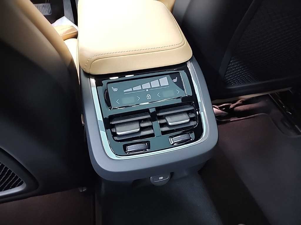 볼보 V60 V60 크로스 컨트리 2세대 2.0 B5 얼티메이트 AWD 이미지 13