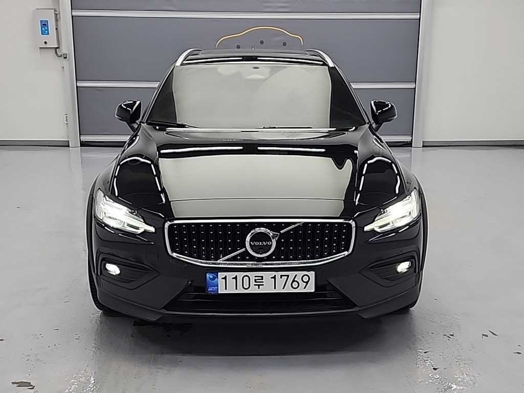 볼보 V60 V60 크로스 컨트리 2세대 2.0 B5 얼티메이트 AWD 이미지 2