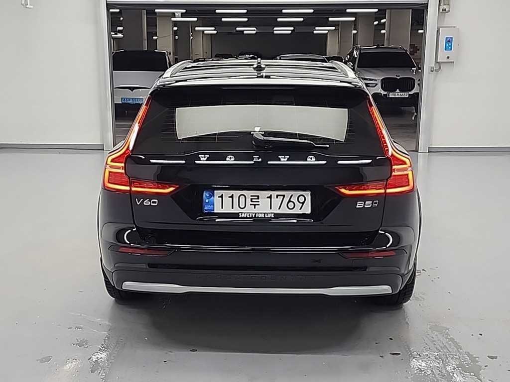 볼보 V60 V60 크로스 컨트리 2세대 2.0 B5 얼티메이트 AWD 이미지 3