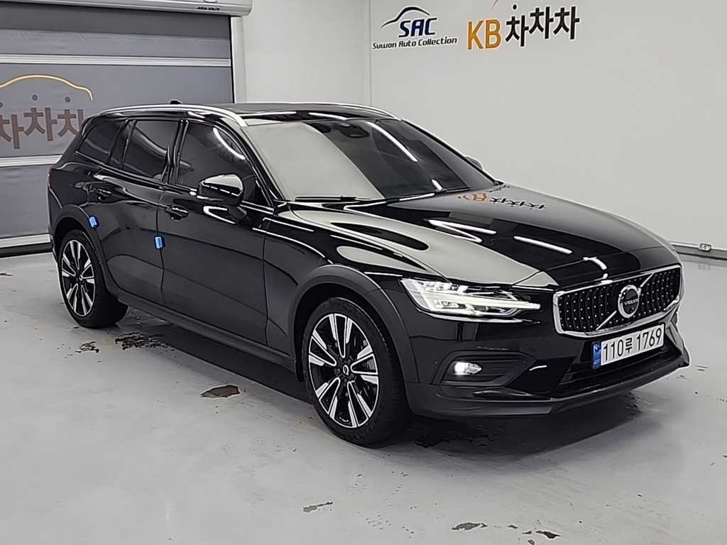 볼보 V60 V60 크로스 컨트리 2세대 2.0 B5 얼티메이트 AWD 이미지 4
