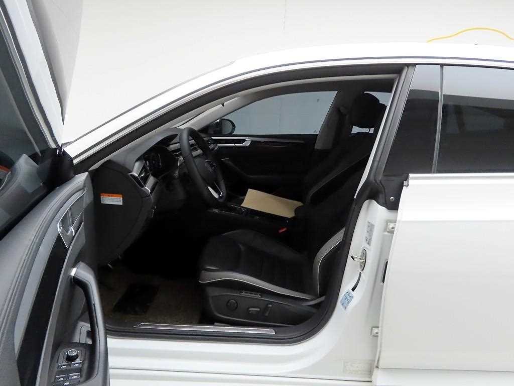 폭스바겐 아테온 2.0 TDI 프레스티지 이미지 12