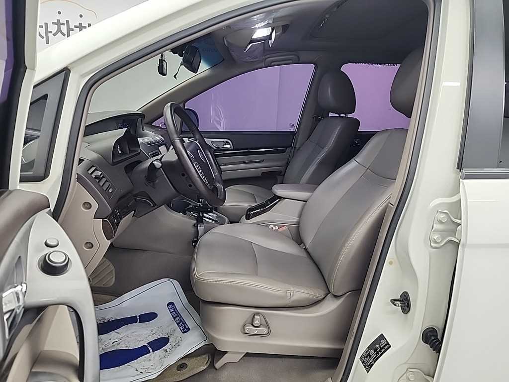 KG모빌리티(쌍용) 코란도 코란도투리스모 4WD GT 9인승 이미지 11