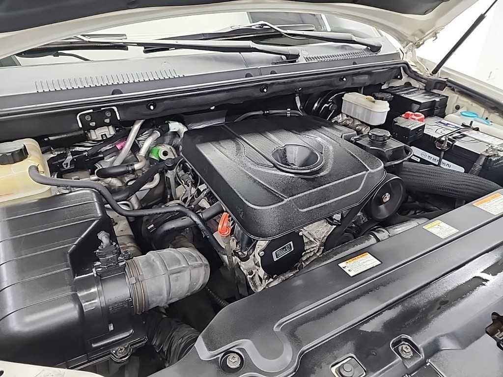 KG모빌리티(쌍용) 코란도 코란도투리스모 4WD GT 9인승 이미지 5