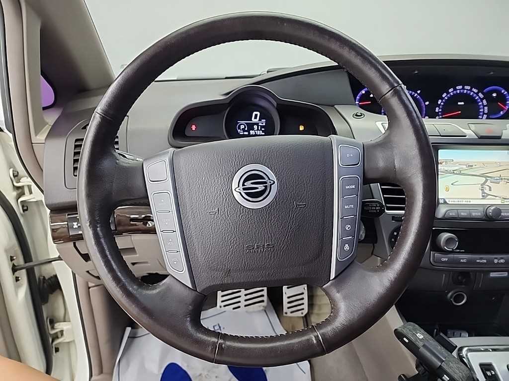 KG모빌리티(쌍용) 코란도 코란도투리스모 4WD GT 9인승 이미지 9
