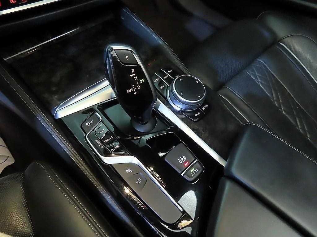 BMW 5시리즈 5시리즈 (G30) 530d M 스포츠 이미지 12
